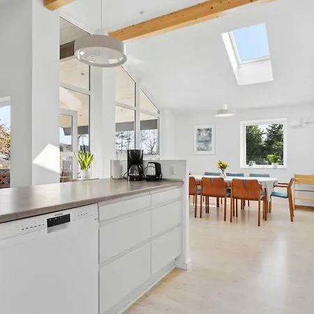 Lovely Bright House Near The In Nature, Hébergement de vacances