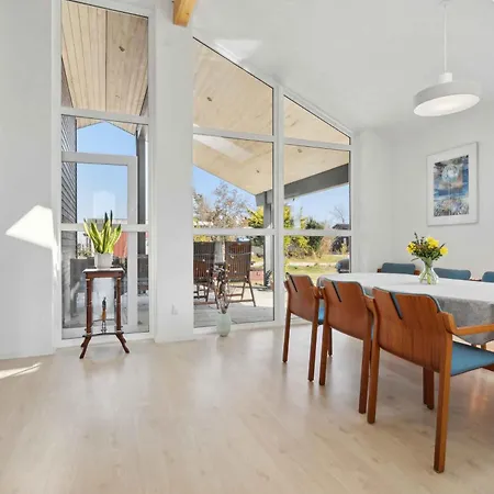 Lovely Bright House Near The In Nature بيت للعطل