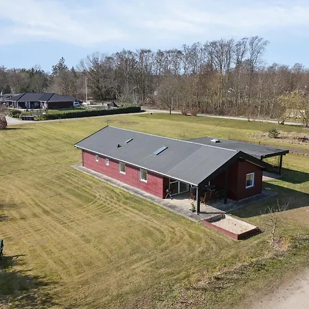 Feriehus Lovely Bright House Near The In Nature *